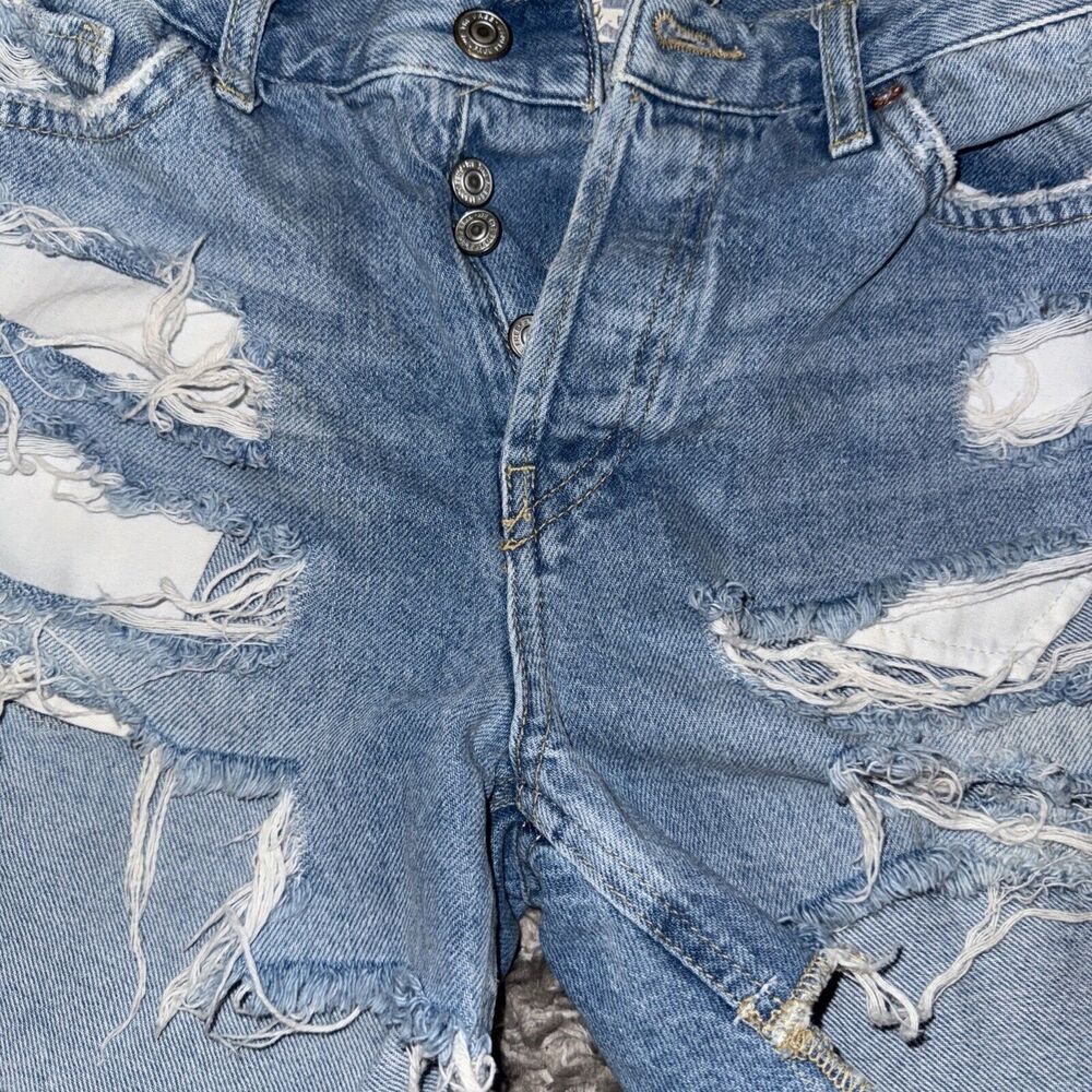 Free People Maggie Jean Shorts Distressed Sz 24 Mid Rise Cut Off Light Wash S10 - Picture 2 of 5